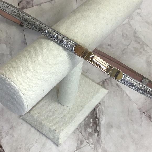 Silver metallic skinny adjustable belt - Picture 1 of 5